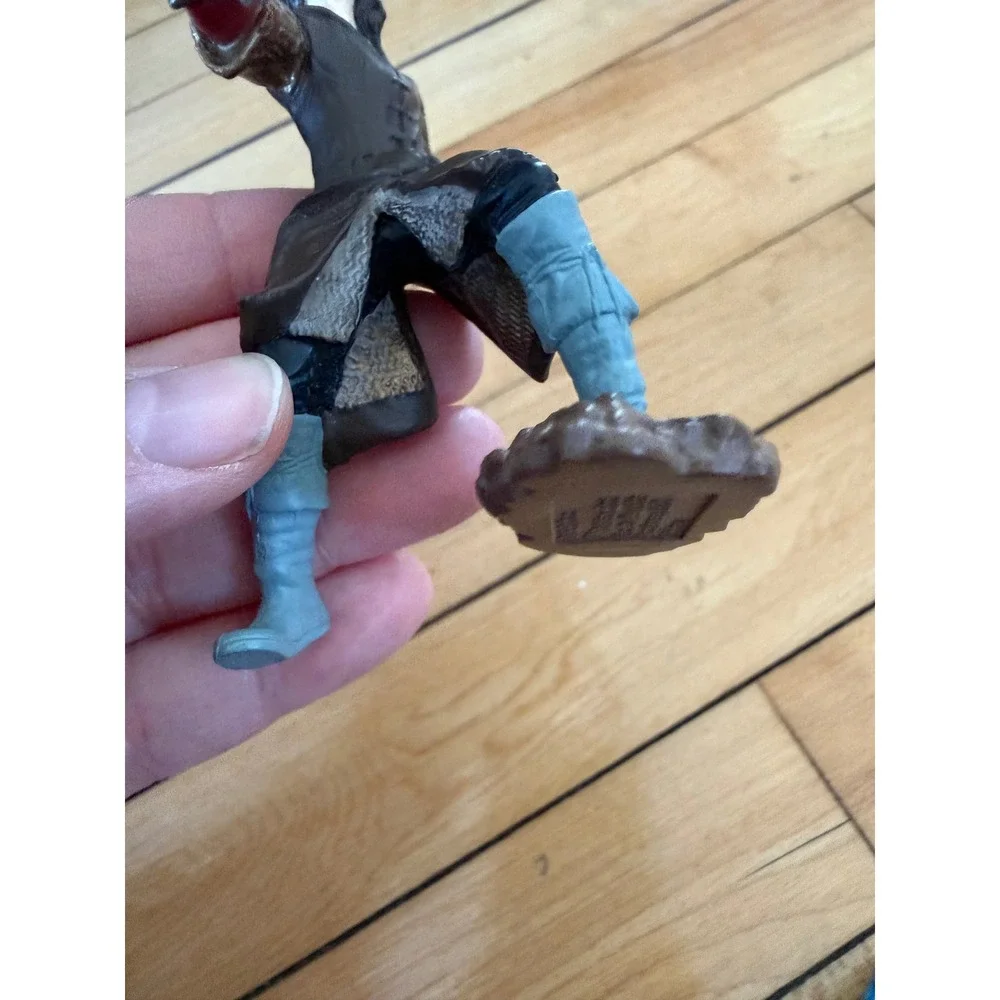 Lord of the‎ Rings Aragorn action figure with swords